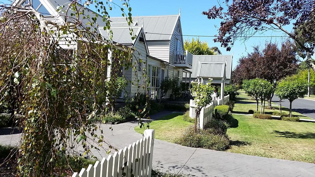 Creek Cottage Bed And Breakfast Traralgon Extérieur photo