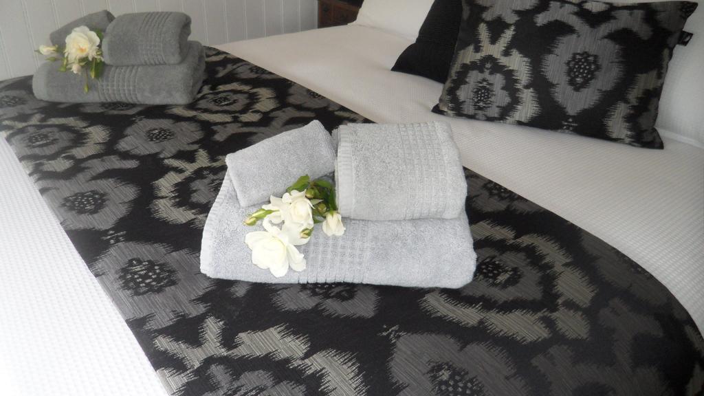 Creek Cottage Bed And Breakfast Traralgon Chambre photo